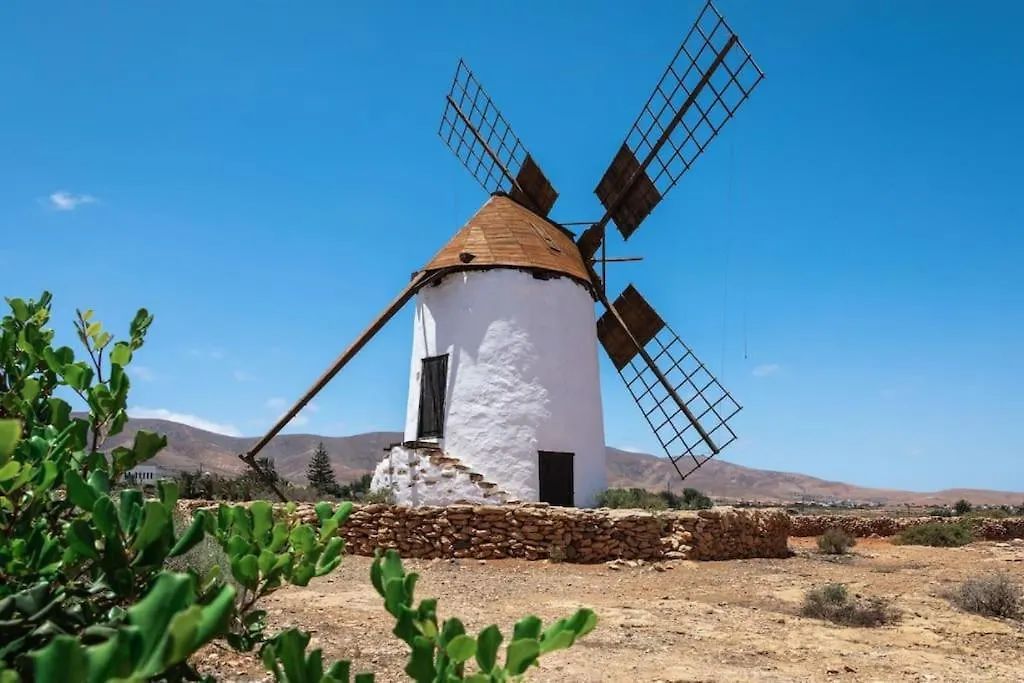 Historica Villa Con Molino De Viento Antigua