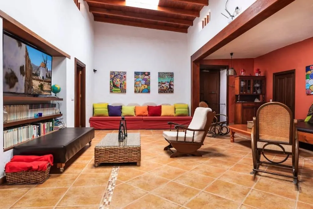 Historica Villa Con Molino De Viento Antigua